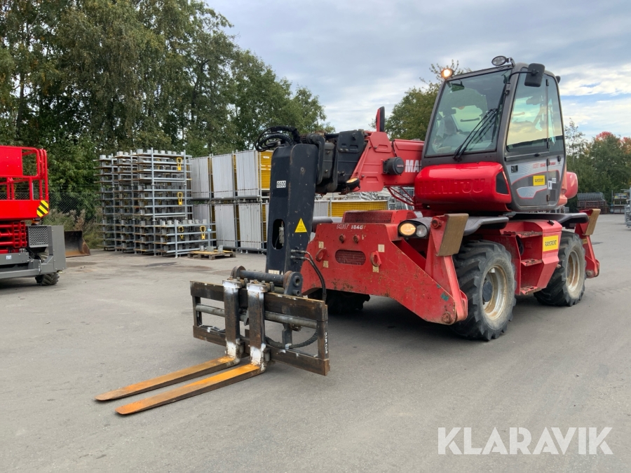 Teleskoplastare Manitou MRT 1840 Turbo med skopa och gafflar