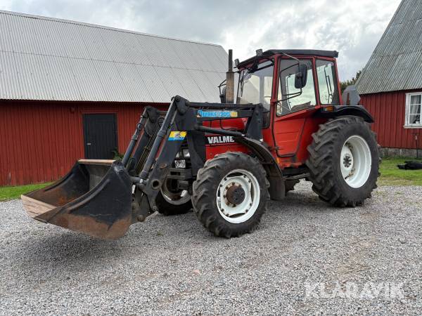 Traktor Valmet 405 med frontlastare