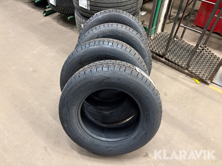 Personbilsdäck Goodyear Cargo ultragrip 2 215/65R150 4 st