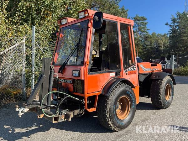 Redskapsbärare Holder C 9700H med vikplog och sopvals