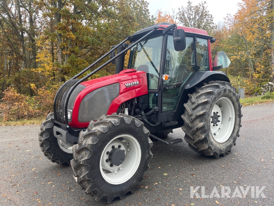 Traktor Valtra A93 Skogsutrustad