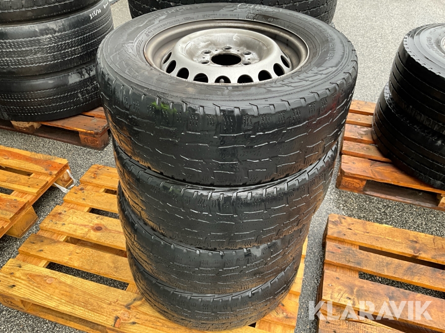 Däck på fälg 235/65-16C passar Mercedes Sprinter