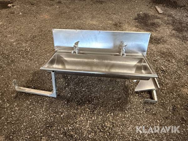 Rostfri vask med två blandare