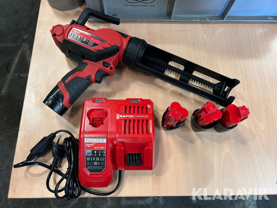 Fogspruta Milwaukee M12 PCG med laddare & 4 batterier