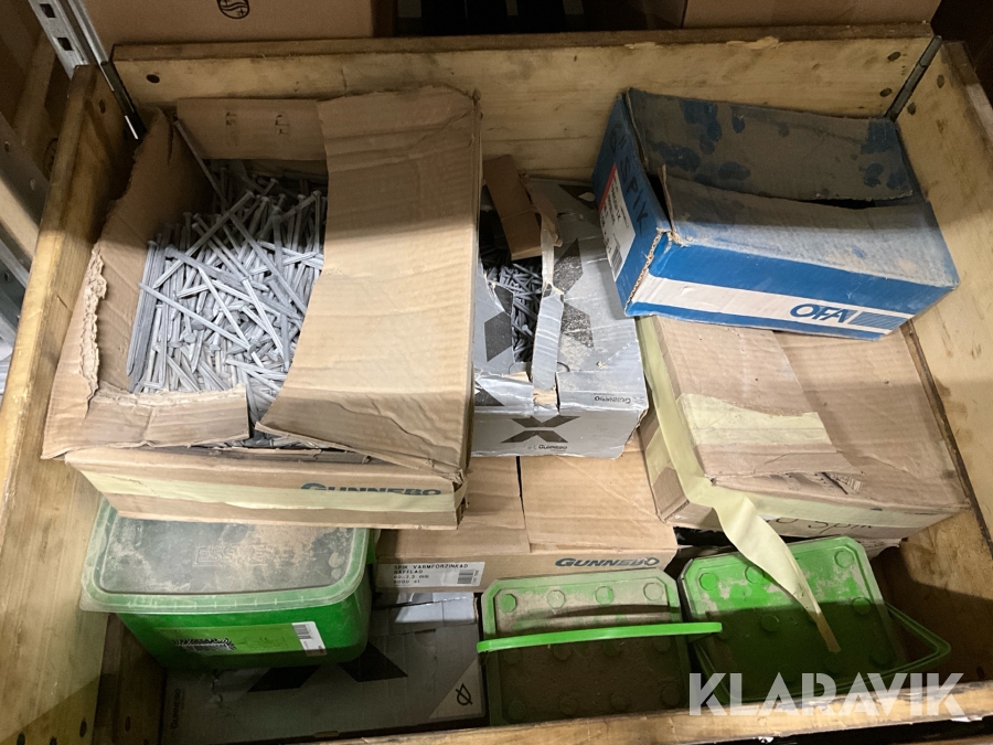 Diverse spik i halvpall