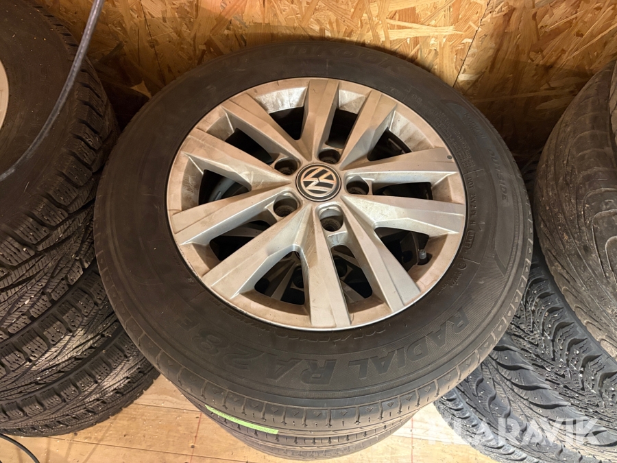 Sommardäck på volkswagen originalfälgar Hankook Ra28E 205/65R16