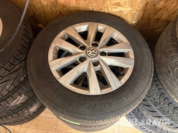 Sommardäck på volkswagen originalfälgar Hankook Ra28E 205/65R16