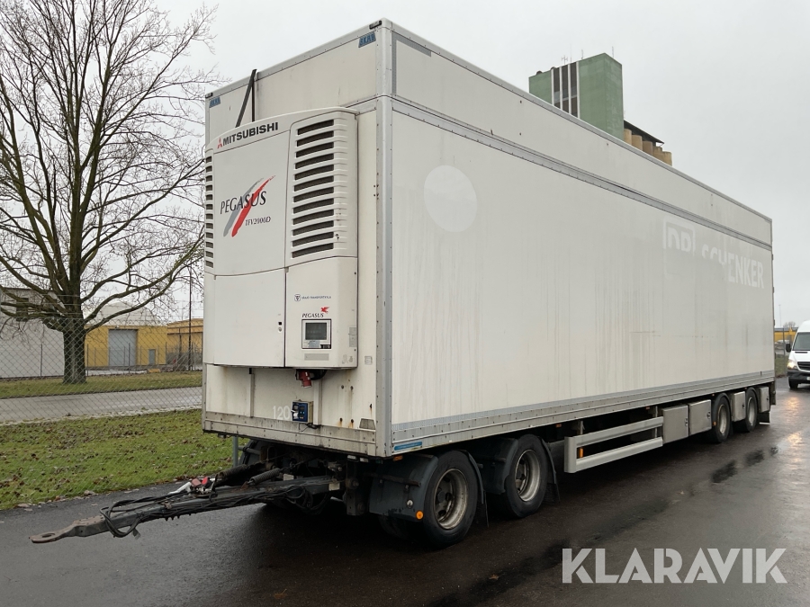 Släp Specialkarosser AB med dubbla lastplan och kylaggregat