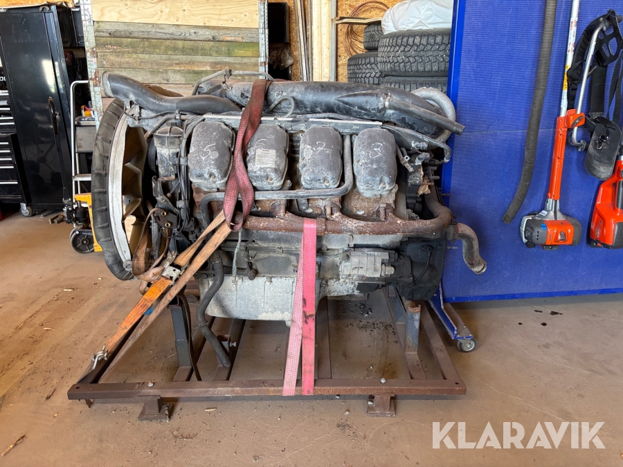 Motor Scania 560 V8