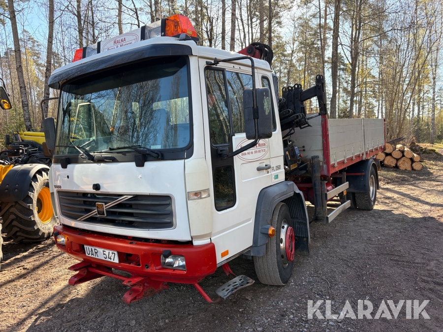 Kranbil Volvo FL250 med reservdelslastbil