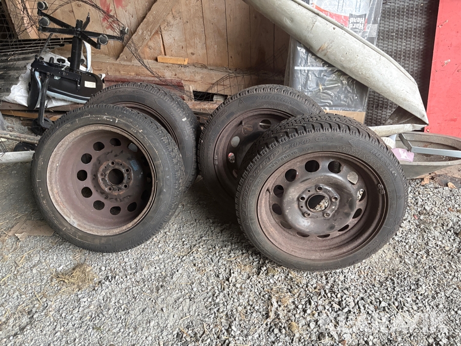 Dubbdäck på fälg Goodyear UltraGrip 500 195/55 R16