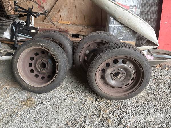 Dubbdäck på fälg Goodyear UltraGrip 500 195/55 R16