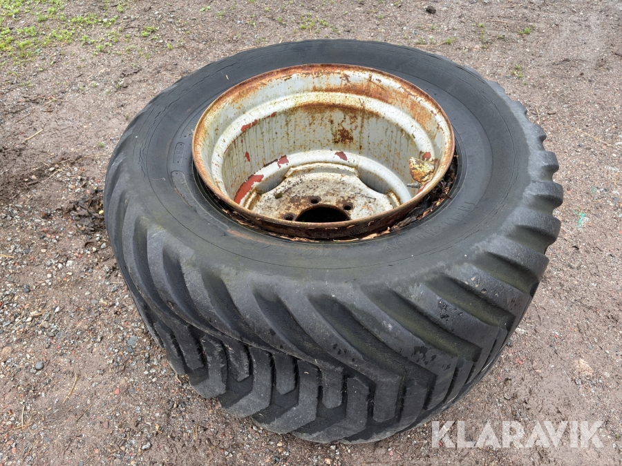 Fälgar med slitet däck Trelleborg 600/50-22,5