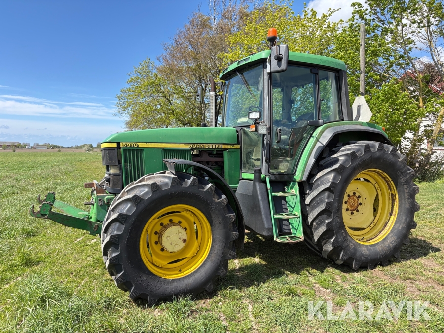 Traktor John Deere 6910