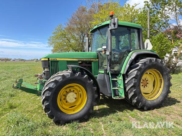 Traktor John Deere 6910