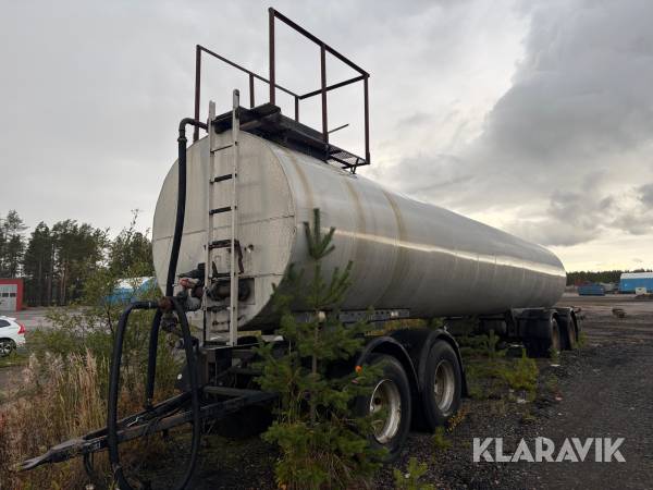 Släp med klistertank Kockum Interc STV1-24CS