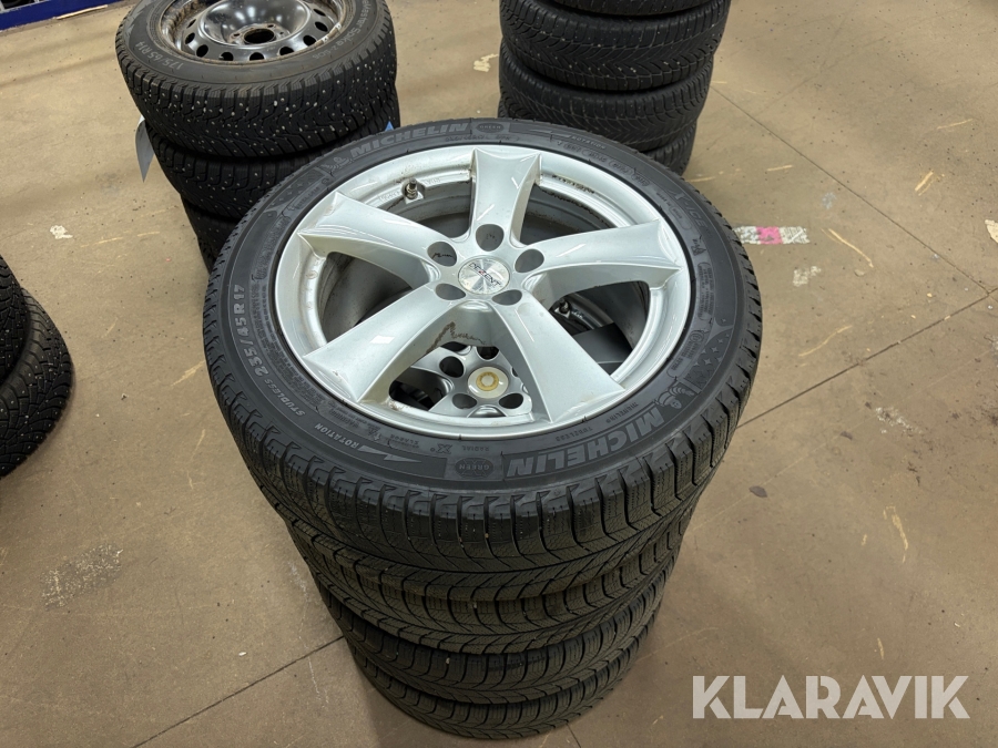 Hjul Dezent 235/45r17 4st 