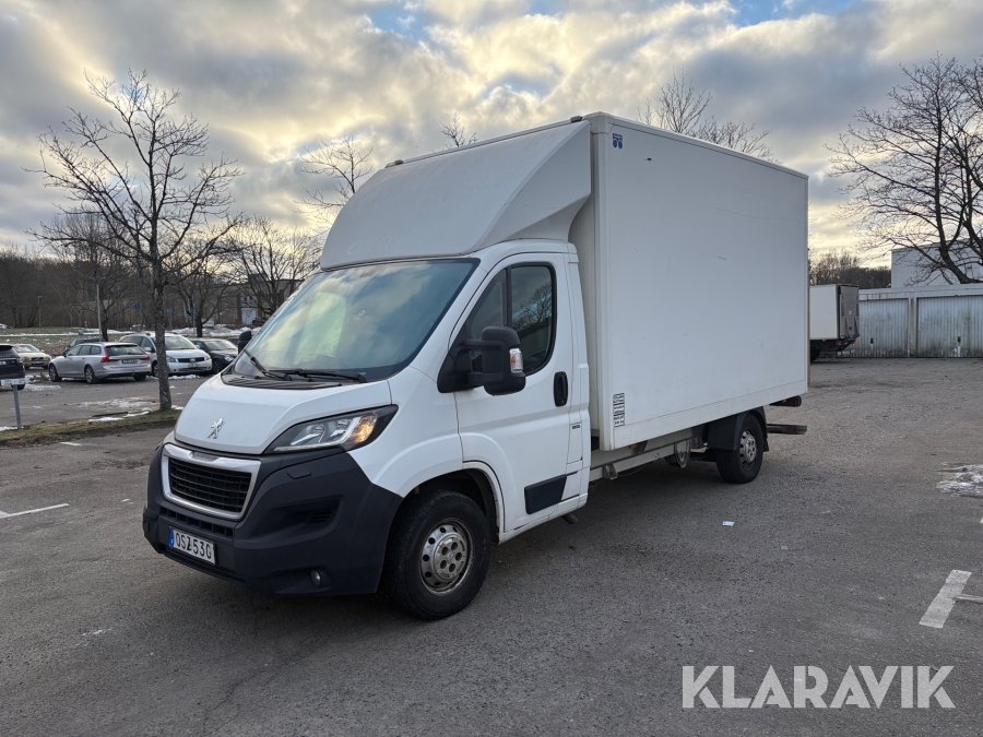 Peugeot Boxer volymskåp med bakgavellyft