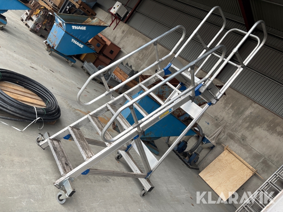 Plattformstrappa Zarges 8 steg / Rullbar