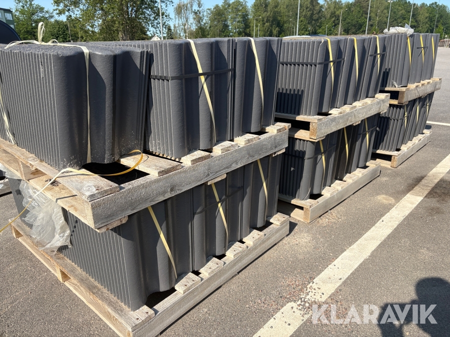 Parti med takpannor Monier Jönåer Protector 2.0 mörkgrå