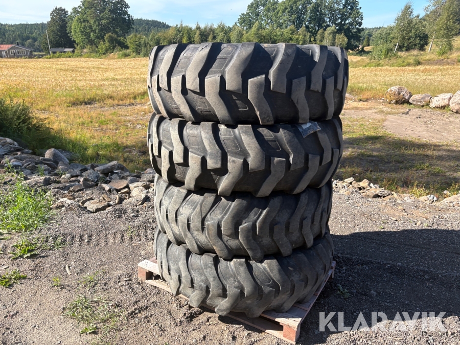 Däck 4 st BKT / Triangel 16.9 - 24 med slang och ventiler