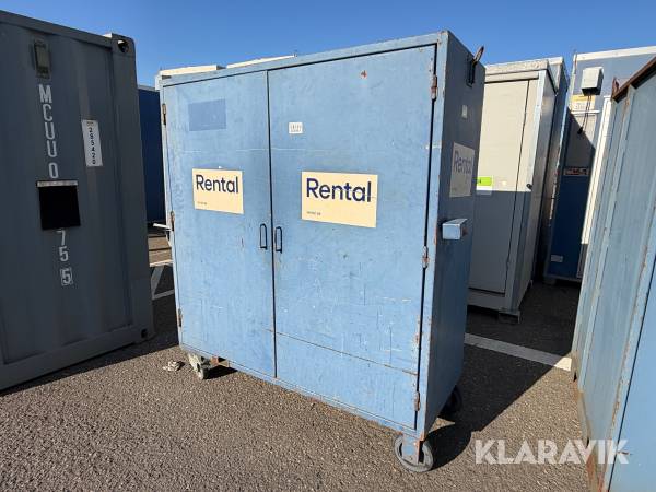 Verktygsskåp med hyllor, hjul, dragstång