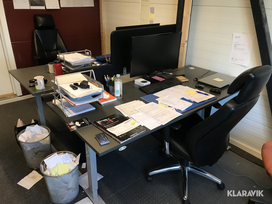 Kontorsmöbler & datorer