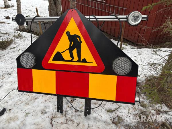 Vägarbetsskylt motordriven för fordon