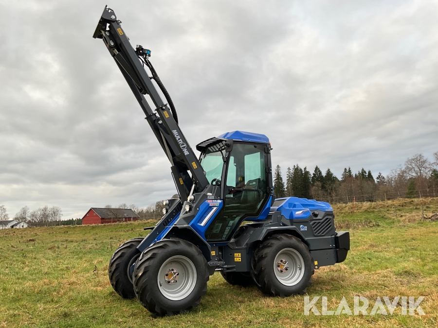 Lastmaskin, redskapsbärare Multione 11.9 K 4WD Extrautrustad