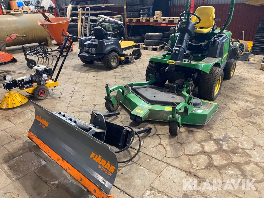 Åkgräsklippare med snöblad John Deere 1435