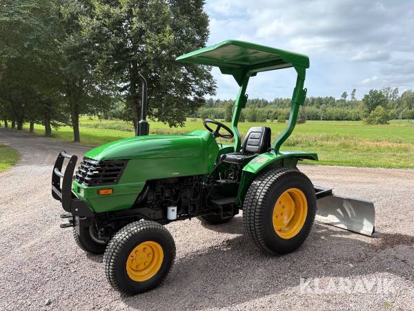 Traktor DongFeng 204 4WD med tippvagn