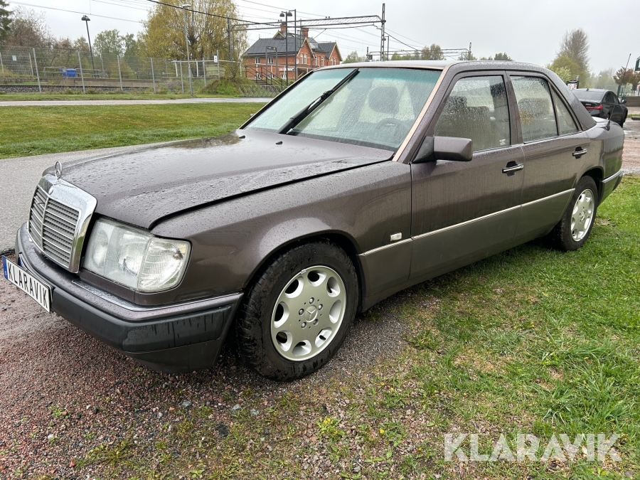 Mercedes-Benz 300 E 24