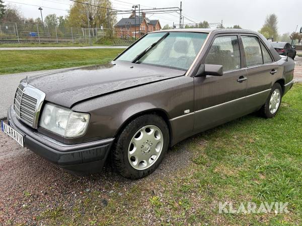 Mercedes-Benz 300 E 24