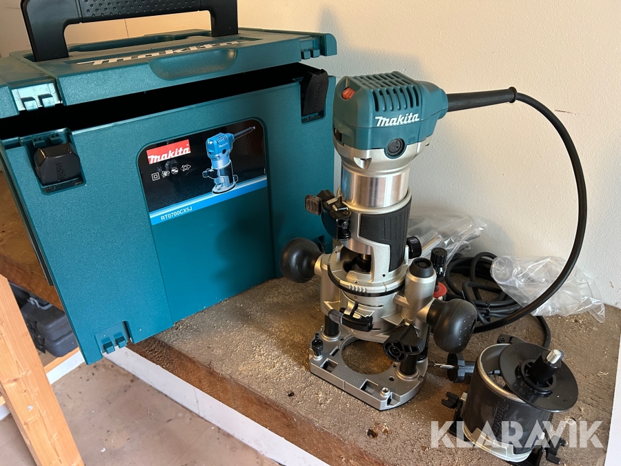 Överhandsfräs Makita RT0700CX5J