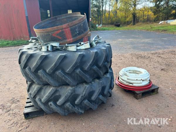 Dubbelmontage Goodyear med hjulvikter 20.8R38  2 st