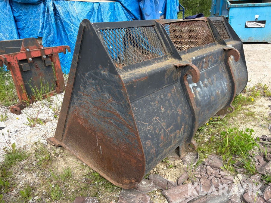 Lättmaterialskopa ca 2,4 m med Stora BM fäste