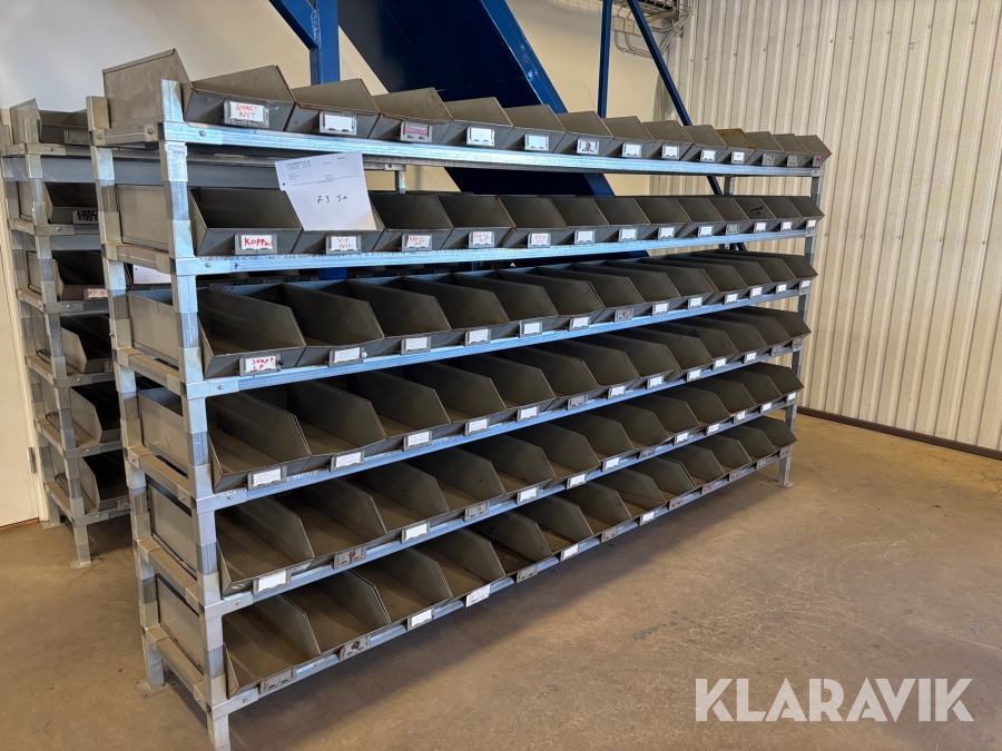 Förvaringshylla med lådor