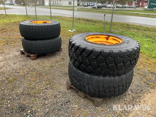 Entreprenaddäck med fälg 4 st