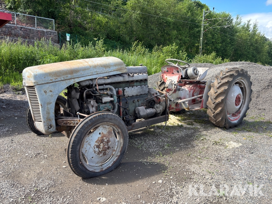 Traktor Massey Ferguson Grolle med Scania motor