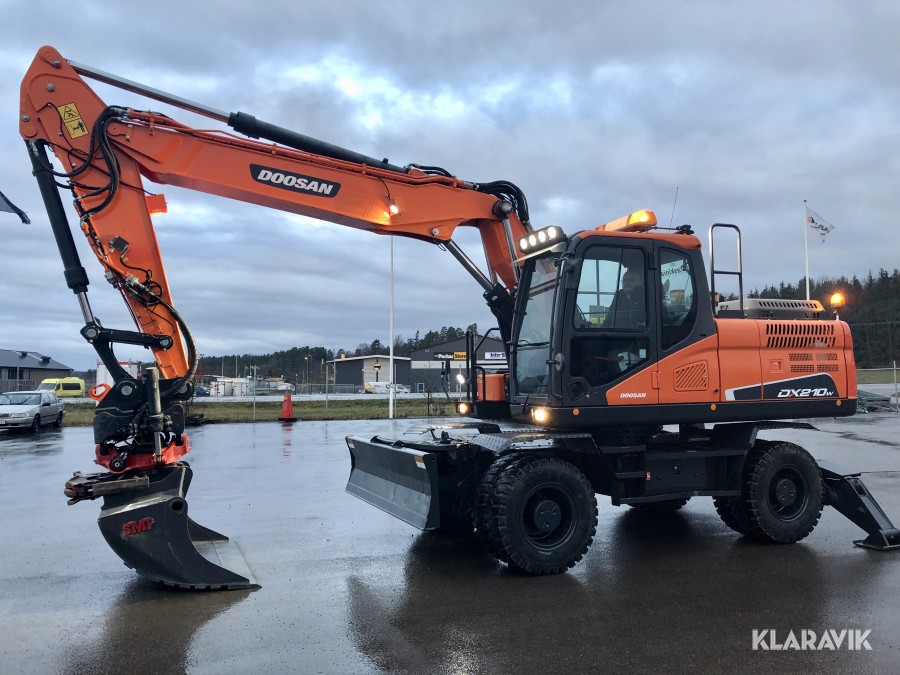 Grävmaskin Doosan DX 210W med Tiltrotator