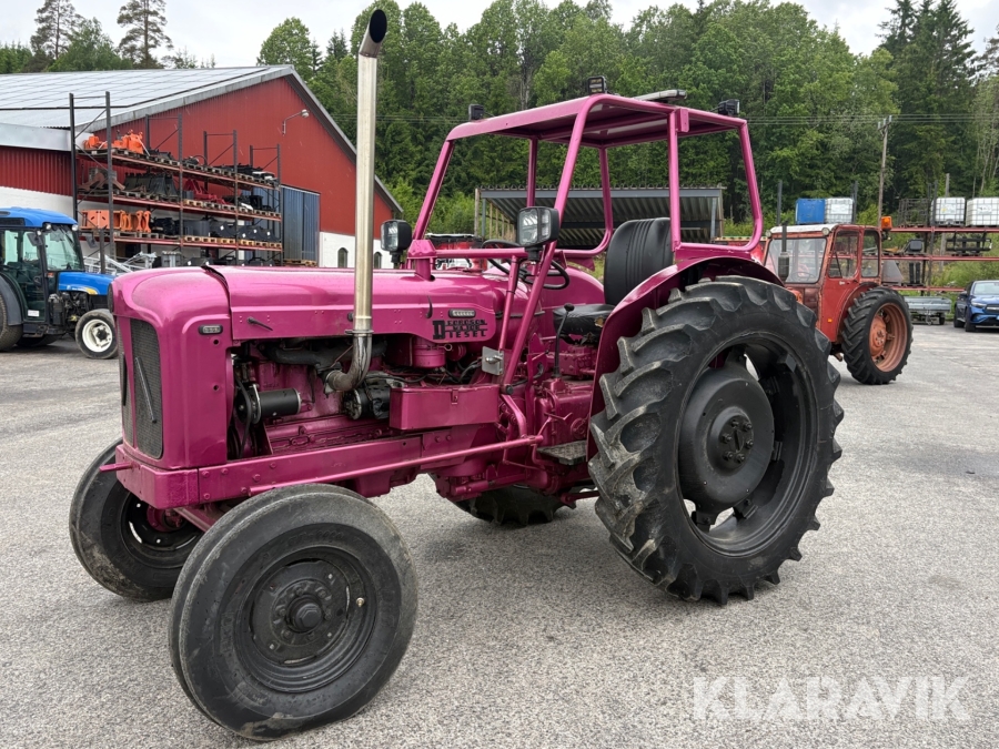 Traktor Fordson Major rosa med Strands belysning