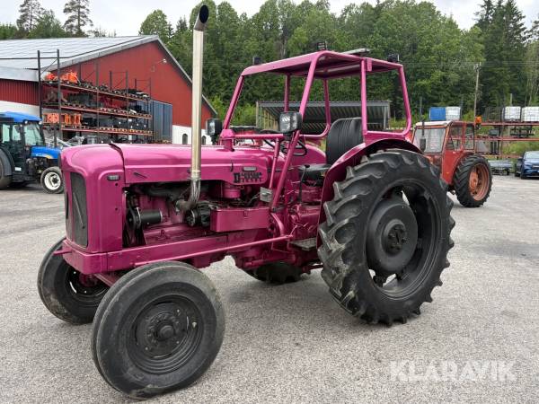 Traktor Fordson Major rosa med Strands belysning