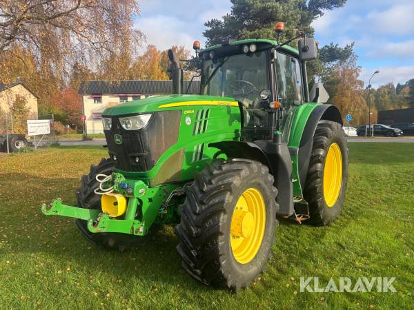 Traktor John Deere 6195M med frontlyft