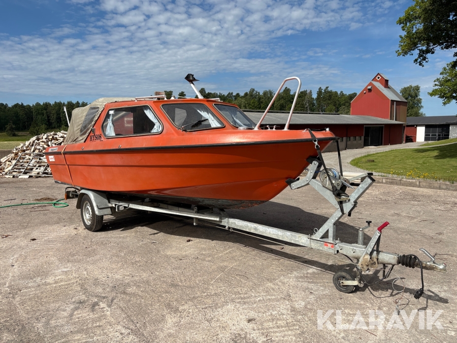 Motorbåt Finnsport HT 540 med båtkärra 