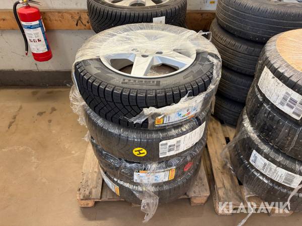 Däck och Fälg Pirelli W.ice Zero FR 195/65R15 4st