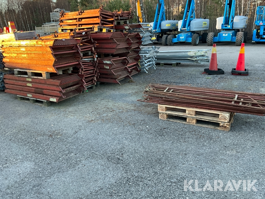 Ställningsmaterial Haki trappor, vilplan och handledare i stål