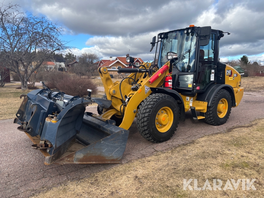 Hjullastare CAT 906 med redskap