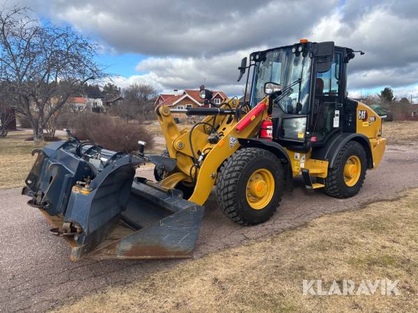 Hjullastare CAT 906 med redskap
