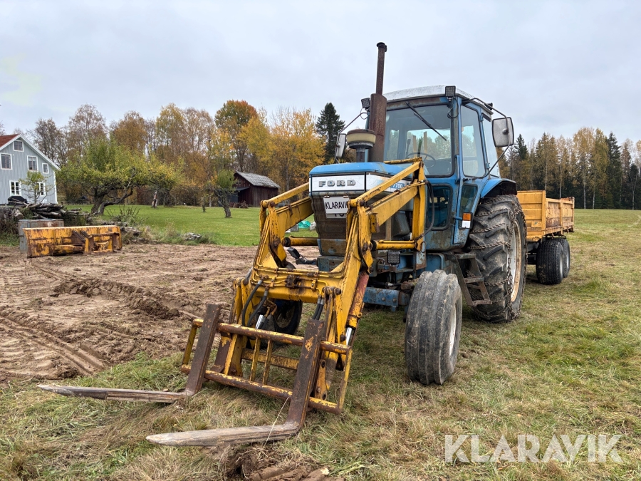 Traktor Ford 7700 med frontlastare, tippkärra och redskap