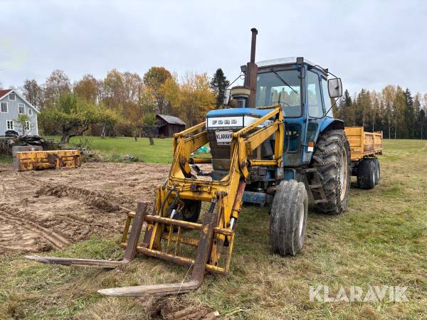Traktor Ford 7700 med frontlastare, tippkärra och redskap